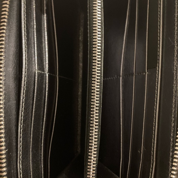 Women's Givenchy Logo Emblem Lambskin Leather Zip Around Wallet/Clutch Black - Picture 9 of 10